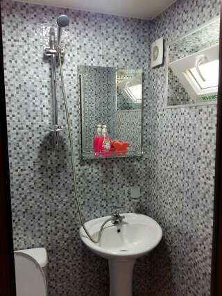 Гостевой дом Guest House Panda Кутаиси Двухместный номер с 1 кроватью, вид на сад-10