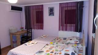 Гостевой дом Guest House Panda Кутаиси Большой двухместный номер с 1 кроватью-3